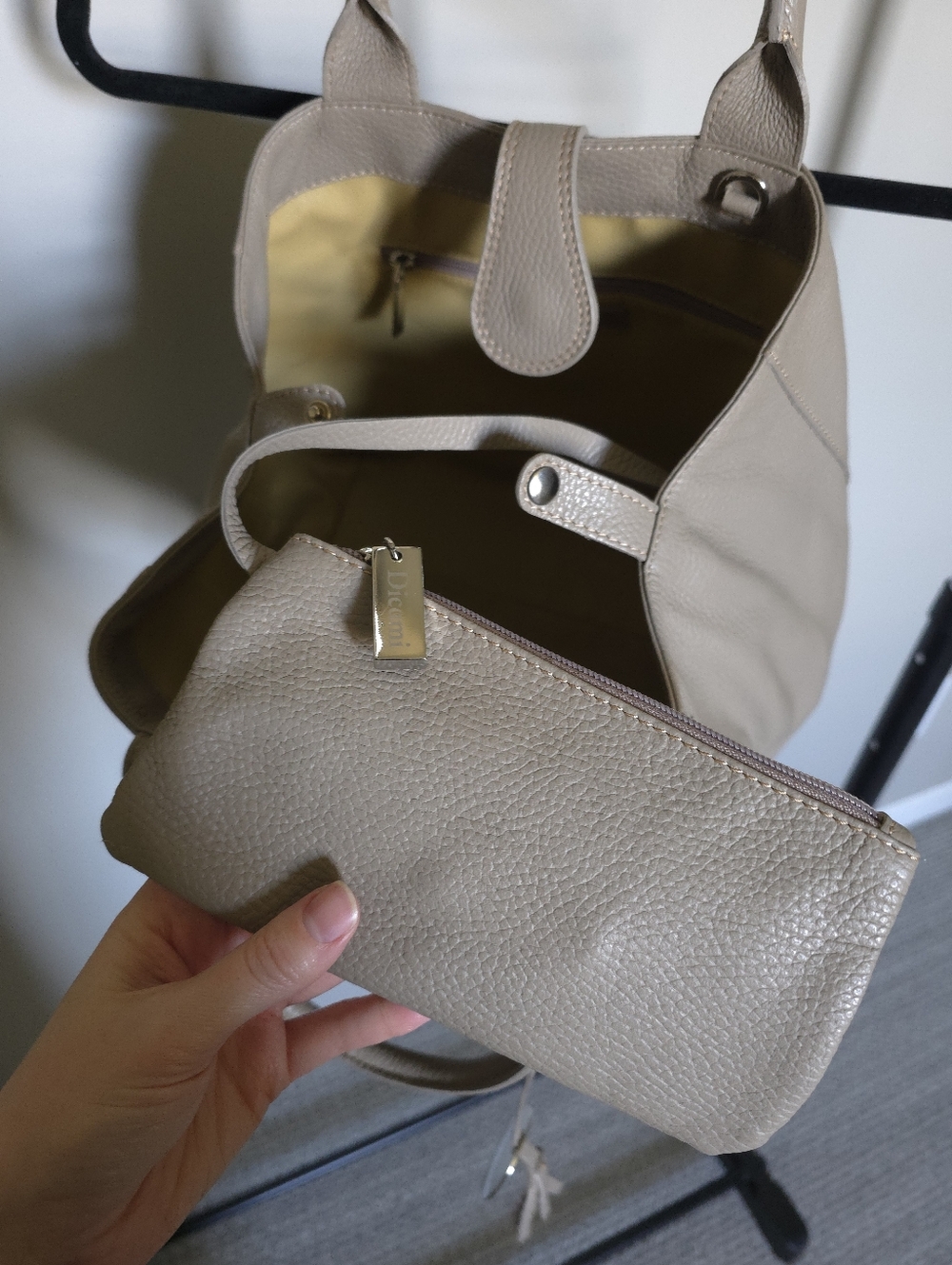 Italian Leather Beige Shoulder Purse with Strap - Picture 9 of 13